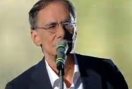 VINCITORE/ Sanremo 2011: vince Roberto Vecchioni, applausi e commozione (LE  PAGELLE)