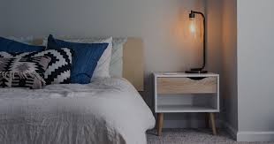 First, let's have a quick look at the difference between the two bed sizes. King Vs Queen Mattress Size Guide Comparison Queen Vs King