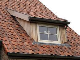 Landelijke Dakkapel Met Cederhout Een Realisatie In Balen Van Dewaele Woningbouw Ramen Dakkapel Rood Dak Buitenkant Huis