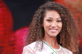 Samira Lui, chi è la meraviglia de La ruota della fortuna: le origini, i  genitori, letà, laltezza e il fidanzato