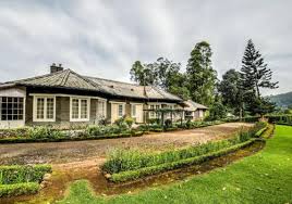 British Colonial Bungalow - Whitetrip
