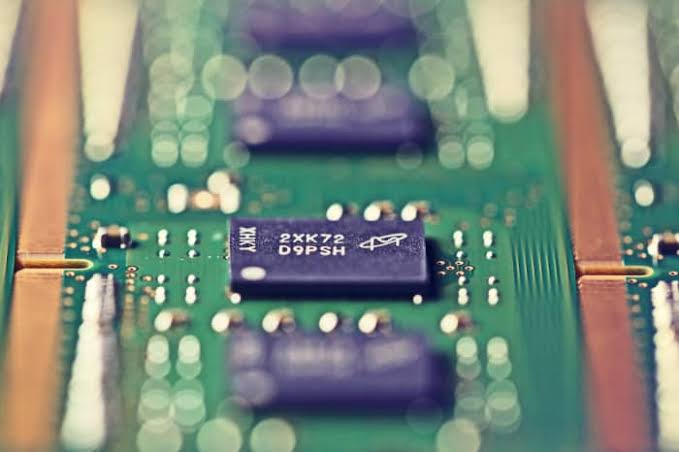 CXMT Corp surges 466% after IPO; Micron shares slip 5% and SK Hynix ADRs down 7.5% in early trading.