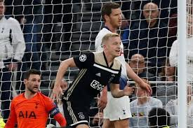 Sejauh ini, van de beek mengatakan bahwa dia masih sering menghubungi penyerang psm makassar tersebut. Pernah Main Bareng Pilar Timnas Indonesia Berikut Fakta Menarik Van De Beek Pemain Baru Man United Halaman All Tribunnewswiki Com Mobile