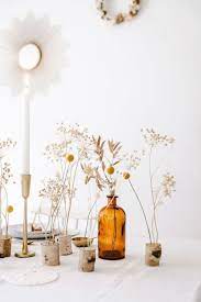 When we think of fall wedding flowers, our thoughts immediately turn to visions of overgrown dahlias, ranunculus, anemones, and garden roses in moody hues. Flowers Dried Flowers Wedding Table Centres Wedding Table