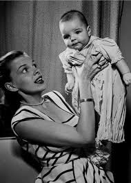Feb 09, 2020 · liza minnelli, garland's daughter, says she doesn't plan on seeing the film. Judy Garland With Her Newborn Daughter Liza Minnelli 1946 9gag