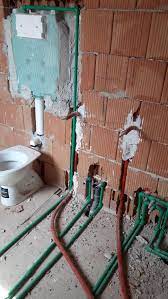 L'impianto idraulico del bagno si suddivide in due parti: Ristrutturazione Appartamenti A Siracusa