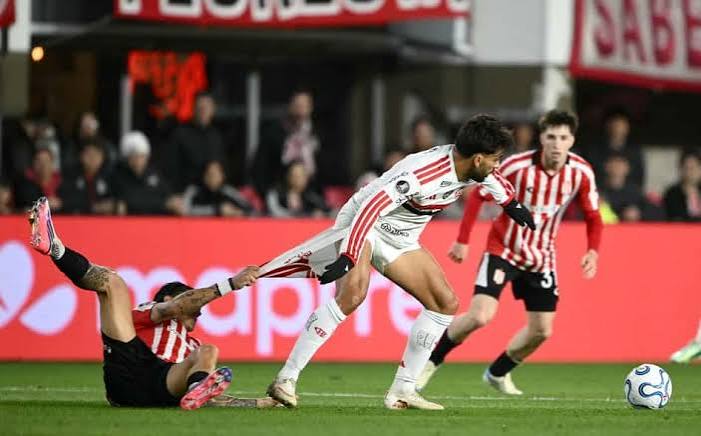 Flamengo empata com Estudiantes e ter&aacute; decis&atilde;o no Maracan&atilde;
