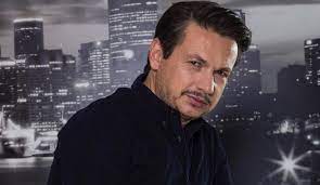 See if your friends have read any of σταύρος νικολαΐδης's books. Stayros Nikolaidhs Noshleyetai Me Koronoio O H8opoios H Fwtografia Apo To Nosokomeio Znews