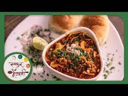 Misal Pav Popular Maharashtrian Street Food Spicy Recipe By Archana In Marathi Curry With Bread Spicy Recipes Recipes Cooking Recipes