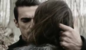 Siyah beyaz azk merupakan drama turki romantis yang menampilkan kisah cinta antara seorang pembunuh bayaran dan seorang dokter. Siyah Beyaz Ask Italia Home Facebook