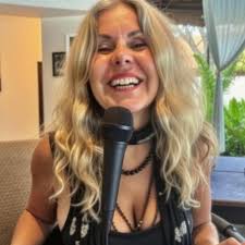 Hi All! Looking to be your guest🩷 Hi there! I'm Dr. Shirley—Doctor of  Naturopathy, #1 Best-Selling Author, Certified Herbalist, Certified Yogi,  and your go-to gal for vibrant, natural healing at any age.