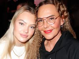 She began pursuing modeling at age 16. Natascha Ochsenknecht Todes Drohungen Gegen Ihre Tochter Bunte De