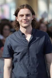 Evan thomas peters (born january 20, 1987) is an american actor, best known for his multiple roles on the fx anthology series american horror story, as stan bowes in the first season of the fx ballroom drama series pose, and as peter maximoff /. The Evan Peters Effect Evan Peters Giffoni Film Festival July 2019