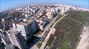 La finalul zilei, după ce turișții și constănțenii care profită din plin de razele soarelui și aleg să se bronzeze sau să facă o baie în mare se retrag, plaja modern devine raiul pescărușilor și a celor care se relaxează în răcoarea serii pe malul mării. Plaja Modern Constanta Youtube