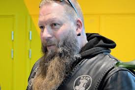 Benjamin og pappa har en ekstra motivasjon for å passe snøkanonene