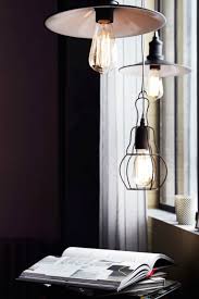 Suspension leroy merlin inspire l mpara de techo krom inspire leroy merlin lamba led, suspension little dock corep noir 60 watts diam 31 cm, suspension corniche plafond leroy merlin bjanka brillant rosace moderne. Une Suspension Pour Ampoule A Filament Ampoules Suspendues Deco Gris Luminaire