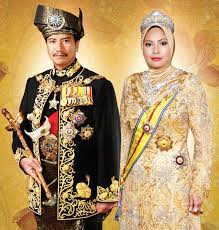 سلطان ميزان زين العابدين ابن المرحوم سلطان محمود المكتفي بالله شاه. Warisan Raja Permaisuri Melayu Pertabalan Tuanku Mizan Sebagai Yang Di Pertuan Agong Ke 13