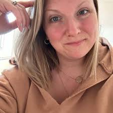 Vicky James (@E_commercePro)