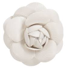 4.3 out of 5 stars 132. Bowtique London White Flower Hair Clip 6cm Childrensalon