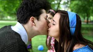 Maybe you would like to learn more about one of these? El Stand De Los Besos Trailer Y Poster Para El Film Basado En La Exitosa Novela Para Adolescentes