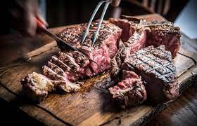 La bistecca alla fiorentina è uno dei piatti più conosciuti e apprezzati della cucina toscana: La Bistecca Fiorentina 7 Regole Per Braciarla