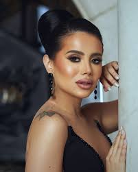 Feliz cumpleaños para mí! Hoy celebro mi vida, mis logros, mis sueños y  todo lo que soy. Agradezco por cada experiencia que me ha hecho crecer y  por las personas que han