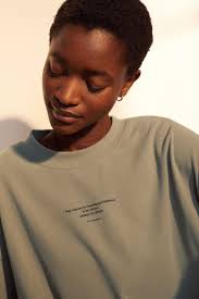 She plays a role in sigmund the merchant's task in the fremennik trials quest. Jersey Sweatshirt Khakigrun Yrsa Daley Ward Ladies H M At