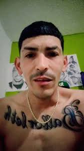 Ayúdame🧏a entender porque nosotros según ellos somos marginales no podemos  avanzar hacerlo bien y lo más difíciles que un venezolano es enemigo de  otro venezolano 🧏 entiendo que se educaron fino ...