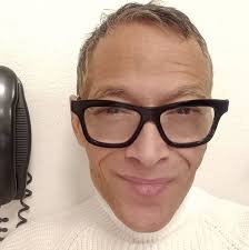 Are there any commission based hair salons in Flagstaff? I am a hairstylist  moving to Flagstaff next month, trying to figure out where I should apply. 