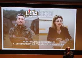 D'abord révélé au grand public dans le documentaire « l'ecole des bérets verts après « garde à vous », l'émission m6 sortie en 2016, il revient avec « le sens de l'effort ». Claire Lacour Clairelacour ØªÙÛÛØªØ±