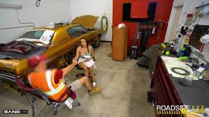 Roadside - Bombshell Hispanic Plays With Hottie Vehicle Mechanic For  4kPorn.XXX