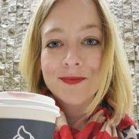 Amanda Becher's Instagram, Twitter & Facebook