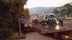 Kaza, bu sabah (07 eylül 2017) saat 07.00. Bursa Da Korkunc Kazada Can Pazari Otomobil Ikiye Bolundu Olay Gazetesi Bursa