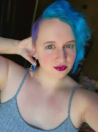 I don't own a birdy ( no room or time, wouldn't want to be irresponsible  with an animal) so I can only post dumb thrift finds and wild borbs.  Thought folks would