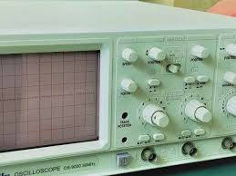 The oscilloscope then converts that signal into a waveform and graphically displays it where the horizontal axis represents time and the vertical axis represents voltage. Osiloskop Kullanimi Kaplantek Teknik Elektronik