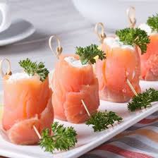Roule De Saumon Fume Au Chevre Chaud Recette Roule Saumon Roule Saumon Fume Recettes De Cuisine