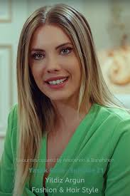Styles From Yasak Elma Series Dizi Episode 22 Yasak Elma Fashion And Hair Style Turkish Series Fashion And Style Fashion And Sty Guzel Makyaj Sac Renkleri Sac