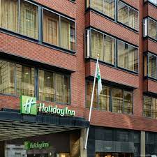 Surrounded by very upscale hotels, including the stafford, the ritz, and the may fair, this holiday inn is on a busy main road running just in front of green park station. Holiday Inn London Mayfair London Bei Hrs Gunstig Buchen