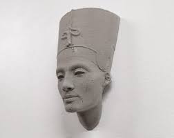 Watching Nefertiti