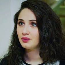 Pin By Thara A Qashou On Gokce Akyildiz Songul Medium Hair Styles Turkish Beauty Beauty