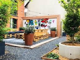 Vous pouvez également profiter de la présence spontanée de mousses pour transformer votre jardin en jardin japonais, dans lequel les mousses tiennent une place prépondérante et, du fait de leur capacité à retenir l'eau et à créer une ambiance humide. Jardin Avec Du Gravier Photos Et Idees Deco De Jardins Mars 2021 Houzz Fr