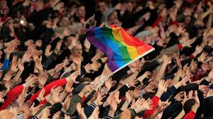 Regenbogenfahne als symbol für gleichberechtigung. Fussball Und Homosexualitat Darum Rat Philipp Lahm Vom Outing Ab Br24