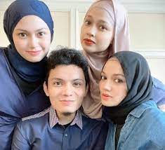 Pelakon puteri sarah liyana yang kini kembali berlakon selepas enam tahun meninggalkan bidang minggu ini, kita dapat lihat ibu dan anak berganding bahu iaitu puteri sarah liyana dan si manjanya. Adik Beradik Puteri Sarah Rozita Che Wan Zain Saidin Facebook