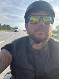 There's nothing like driving 600 miles and stopping by the pilot,loves,or  ta and getting a nice hot SHOWER!!. Let's normalize washing our body.  That's it that's the post✌🏽