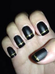 Former vimeo engineer and resident ghost expert. Gelnagel Schwarz Gold Matt Selber Machen Diy Anleitung 21 Ideen Nageldesign Zenideen Schwarze Nagel Schwarze Nageldesigns Matte Schwarze Nagel