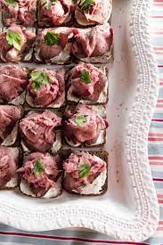 The Roost Roast Beef And Horseradish Summer Appetizer Appetizer Sandwiches