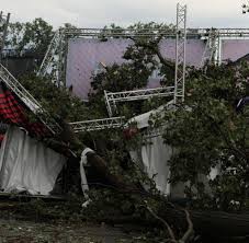 Started in 1985 as a simple single day show, pukkelpop now features hundreds of bands. Ungluck Beim Pukkelpop Wie Aus Einem Belgischen Festival Die Holle Wurde Welt