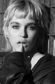 Julia Knoll's Instagram, Twitter & Facebook