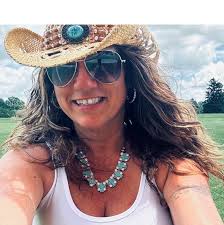 A little keeper in the paint pen. I love her big dark eyes. 🤍🖤