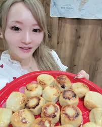 もち・カリッ・じゅわ〜がめちゃくちゃ楽しめる焼き小籠包🥟, おうちで簡単に本格的中華点心が味わえちゃう！,  なにより肉汁たぁっぷりで衣がカラッカリのもっちもちで何個でもいけちゃうദ്ദി ˃ ᵕ ˂ ), 中のスープはコラーゲンスープ‼️,  子供たちもおお喜び🌼🌼🌼, フライパン一つでこんな美味しく焼きあがって助かるー🥰‼️, https: ...